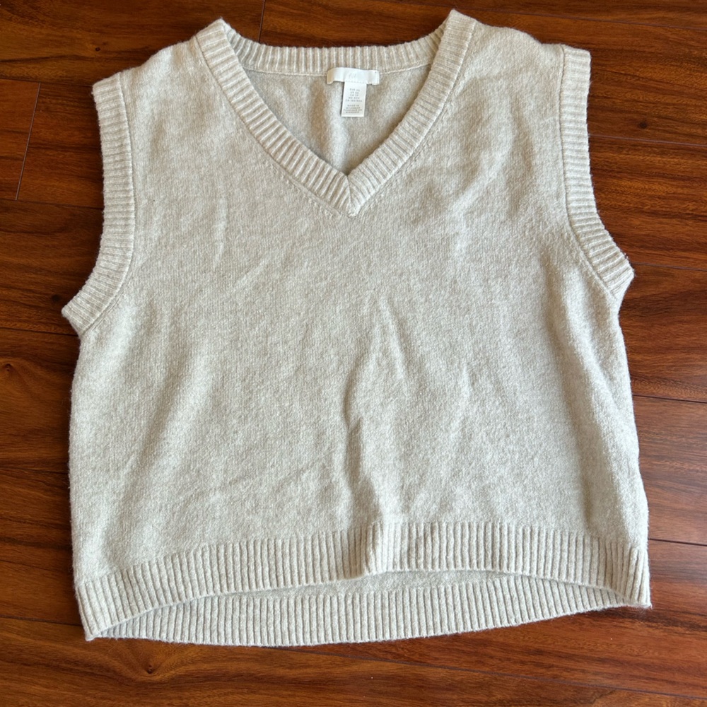 Women’s H&M Cream V-Neck Knit Sweater Vest
